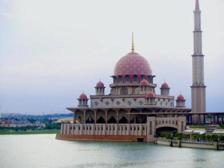 مسجد بوترا جايا في ماليزيا